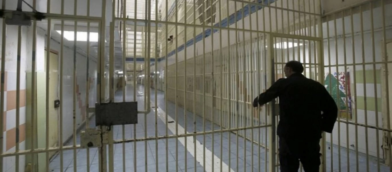 «Λαβράκι» ο έλεγχος στις φυλακές Δομοκού - Εντοπίστηκαν ναρκωτικά, αυτοσχέδιο μαχαίρι και κινητό σε σακίδιο κρατούμενου